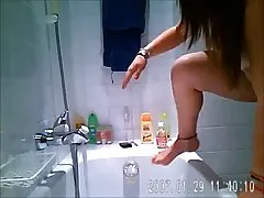 بيبي فات بعد الاستحمام spycam المخفية
