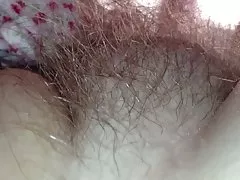 قرب لها التل شعر السمين الناعمة.