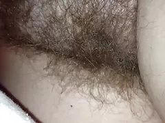 قرب من بلدي كس مشعر الفتيات تحت الأوراق.