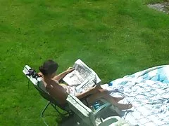 الجاسوس المجاور sunbathe2
