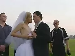 الحصول على جميع الضيوف ليمارس الجنس مع العروس