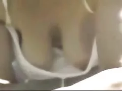 downblouse ناضجة في الحديقة