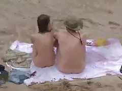 اللعنة زوجين على الشاطئ