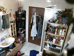 ميشيل تجسست على المتلصص الفيديو