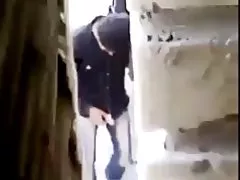 يحصل وقحة الفارسية أسفوكيد في الأماكن العامة