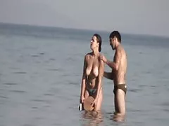 شاطئ اليونانية المتلصص