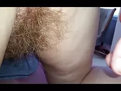 شعر العانة طويل الزوجة وشعر الحمار الكراك كما أنها يركع