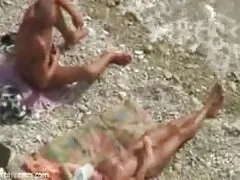 المتلصص اللعنة على الشاطئ
