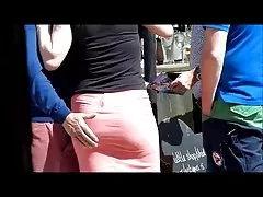 الاستيلاء على الحمار.. الفتيات حقاً مثل هذا