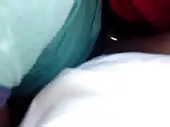 يتمتع بإظهار عظيم