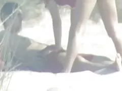 المتلصص على الزوجين بيتش 23 اللعنة على الشاطئ