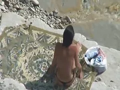 المتلصص الأشرطة زوجين الداعر على الشاطئ