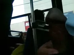 موستراندو la بولا en el حافلة