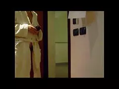وميض الرجل بيتزا