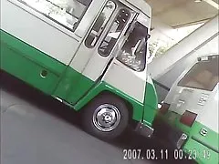 زوجة الحمار في الشارع