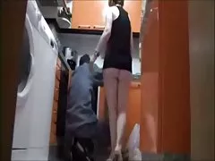 سباك يثير الزوجة
