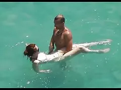 المتلصص على الجنس الشاطئ العام