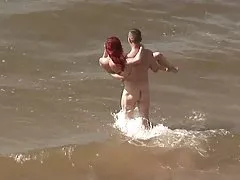 قراءة رأس الجنس على الشاطئ