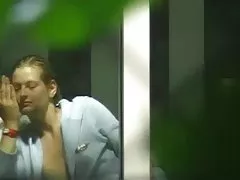 المتلصص في الهواء الطلق