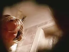 التجسس أمي في المرحاض