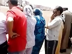 الرجل المجنون لمس ديك المرأة المسلمة