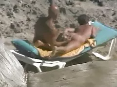 شاطئ عراة الزوجين