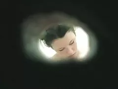 كاري الشباب اشتعلت في مقصورة حمام سباحة